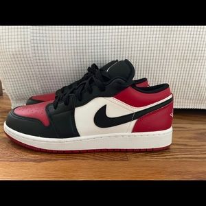 Jordan 1 low bred size 7y.